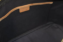 Load image into Gallery viewer, CELINE セリーヌ マカダム ショルダーバッグ ワンショルダー ブラウン ロゴ カバン 鞄 ゴールド金具 ポーチ型 中古 32041