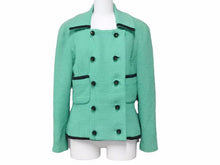 Load image into Gallery viewer, CHANEL シャネル ツイードジャケット エメラルドグリーン くるみボタン ココマーク レディース サイズ38 中古 N33681