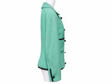 Load image into Gallery viewer, CHANEL シャネル ツイードジャケット エメラルドグリーン くるみボタン ココマーク レディース サイズ38 中古 N33681