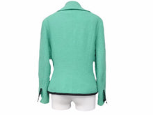 Load image into Gallery viewer, CHANEL シャネル ツイードジャケット エメラルドグリーン くるみボタン ココマーク レディース サイズ38 中古 N33681