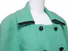 Load image into Gallery viewer, CHANEL シャネル ツイードジャケット エメラルドグリーン くるみボタン ココマーク レディース サイズ38 中古 N33681