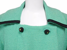 Load image into Gallery viewer, CHANEL シャネル ツイードジャケット エメラルドグリーン くるみボタン ココマーク レディース サイズ38 中古 N33681