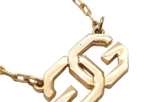 Load image into Gallery viewer, VINTAGE GIVENCHY ジバンシィ ペンダント ネックレス ロゴ ゴールドカラー アクセサリー 1977年 中古 33970