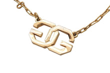 Load image into Gallery viewer, VINTAGE GIVENCHY ジバンシィ ペンダント ネックレス ロゴ ゴールドカラー アクセサリー 1977年 中古 33970