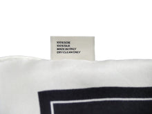 Load image into Gallery viewer, 新品同様 CELINE セリーヌ モナコ 2021 シルク バンダナ ブラック ホワイト シルク レディース100% イタリア製 中古 34514
