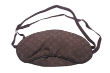 Load image into Gallery viewer, LOUIS VUITTON ルイヴィトン モノグラム ヴォワヤージュキュット アイマスク トラベルセット 旅行 旅行セット 美品 34665