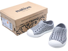Load image into Gallery viewer, Native Shoes ネイティブシューズ JEFFERSON ジェファーソン スニーカーサンダル EVA グレー ホワイト 12.5cm 美品 中古 35383