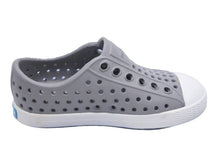 Load image into Gallery viewer, Native Shoes ネイティブシューズ JEFFERSON ジェファーソン スニーカーサンダル EVA グレー ホワイト 12.5cm 美品 中古 35383