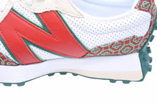 Load image into Gallery viewer, 新品同様 New Balance ニューバランス Casablanca カサブランカ スニーカー 靴 327 RED MONOGRAM MS327CAA ホワイト 中古 35409
