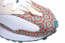Load image into Gallery viewer, 新品同様 New Balance ニューバランス Casablanca カサブランカ スニーカー 靴 327 RED MONOGRAM MS327CAA ホワイト 中古 35409