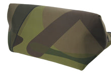 Load image into Gallery viewer, sacai x KAWS サカイ カウズ CAMO Medium 21aw カモフラージュ トートバッグ ミディアム 新品未使用 中古 36232