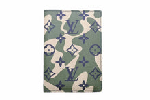 画像をギャラリービューアに読み込む, LOUIS VUITTON ルイ・ヴィトン パスポートケース クーヴェルテュール 村上隆 迷彩 カモフラージュ M58027 美品 N36399