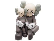 Load image into Gallery viewer, KAWS カウズ Holiday ホリデイ 親子 OriginalFake CHANGBAI MOUNTAIN フィギュア MEDICOMTOY ブラウン 美品 中古 36922
