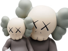 Load image into Gallery viewer, KAWS カウズ Holiday ホリデイ 親子 OriginalFake CHANGBAI MOUNTAIN フィギュア MEDICOMTOY ブラウン 美品 中古 36922