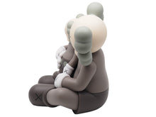 Load image into Gallery viewer, KAWS カウズ Holiday ホリデイ 親子 OriginalFake CHANGBAI MOUNTAIN フィギュア MEDICOMTOY ブラウン 美品 中古 36922
