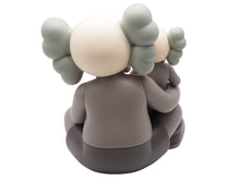 Load image into Gallery viewer, KAWS カウズ Holiday ホリデイ 親子 OriginalFake CHANGBAI MOUNTAIN フィギュア MEDICOMTOY ブラウン 美品 中古 36922