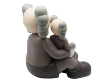 Load image into Gallery viewer, KAWS カウズ Holiday ホリデイ 親子 OriginalFake CHANGBAI MOUNTAIN フィギュア MEDICOMTOY ブラウン 美品 中古 36922