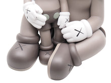 Load image into Gallery viewer, KAWS カウズ Holiday ホリデイ 親子 OriginalFake CHANGBAI MOUNTAIN フィギュア MEDICOMTOY ブラウン 美品 中古 36922