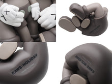 Load image into Gallery viewer, KAWS カウズ Holiday ホリデイ 親子 OriginalFake CHANGBAI MOUNTAIN フィギュア MEDICOMTOY ブラウン 美品 中古 36922