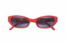 Load image into Gallery viewer, CHANEL×PHARRELL シャネル×ファレル サングラス レッド ブラック プラスチック ゴールド金具 良好 N37036 正規品