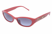 Load image into Gallery viewer, CHANEL×PHARRELL シャネル×ファレル サングラス レッド ブラック プラスチック ゴールド金具 良好 N37036 正規品