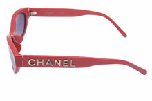 Load image into Gallery viewer, CHANEL×PHARRELL シャネル×ファレル サングラス レッド ブラック プラスチック ゴールド金具 良好 N37036 正規品