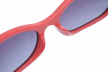 Load image into Gallery viewer, CHANEL×PHARRELL シャネル×ファレル サングラス レッド ブラック プラスチック ゴールド金具 良好 N37036 正規品