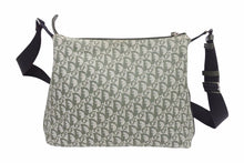 Load image into Gallery viewer, DIOR ディオール ヴィンテージ BOB0071 ショルダーバック カーキ トロッター トロッター柄 ユニセックス 中古 37985