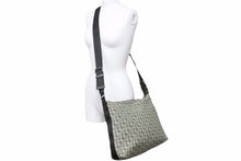 Load image into Gallery viewer, DIOR ディオール ヴィンテージ BOB0071 ショルダーバック カーキ トロッター トロッター柄 ユニセックス 中古 37985