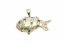 Load image into Gallery viewer, K18 ペンダントトップ 魚 ネックレス 11.4g ゴールド ダイヤモンド 0.27ct ルビー エメラルド 金 貴金属 フィッシュ 美品 38263