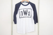 Load image into Gallery viewer, nWo エヌダブオー ニューワールドオーダー ラグランＴシャツ 7分丈 ロゴプリント ホワイト ブラック サイズM 中古 38330