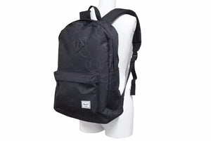 KAWS : HOLIDAY カウズ herschel ハーシェル リュック バックパック コラボ ブラック ユニセックス バッグ 美品 38379