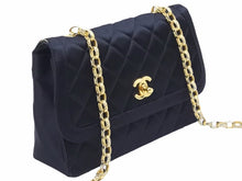 Load image into Gallery viewer, CHANEL シャネル 激レア ミニ マトラッセ ココマーク サテン ポーチ付 チェーン ショルダー バッグ 美品 中古 38451