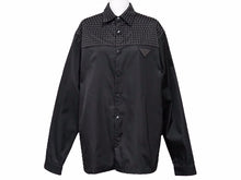 画像をギャラリービューアに読み込む, 定価40万 PRADA プラダ 2022ss スタッズ Re-Nylon シャツ 長袖シャツ 14036 SC591_1WQ8_F0002_S_221 38627 ブラック 美品 38627 正規品
