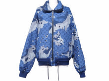 Load image into Gallery viewer, LOUIS VUITTON ルイヴィトン リバーシブル ダウンジャケット モノグラム ブルー ネイビー HIB02WRVF メンズ サイズ44 美品 N38647