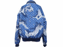 Load image into Gallery viewer, LOUIS VUITTON ルイヴィトン リバーシブル ダウンジャケット モノグラム ブルー ネイビー HIB02WRVF メンズ サイズ44 美品 N38647