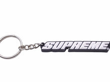 Load image into Gallery viewer, Supreme シュプリーム キーチェーン キーチャーム 18SS Supreme Bevel Logo Keychain black ロゴ ブラック 未使用 N39048