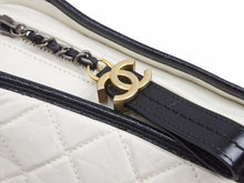 Load image into Gallery viewer, CHANEL シャネル ガブリエル ドゥ ホーボー チェインショルダーバッグ 24番台 ブラック ホワイト レディース 中古 39710