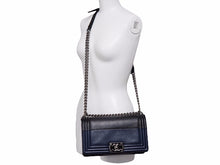 Load image into Gallery viewer, CHANEL シャネル ボーイシャネル ショルダーバッグ ネイビー ブラック バイカラー シルバー金具 21番台 2WAY レディース 良好 39837