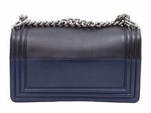 Load image into Gallery viewer, CHANEL シャネル ボーイシャネル ショルダーバッグ ネイビー ブラック バイカラー シルバー金具 21番台 2WAY レディース 良好 39837