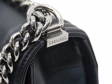 Load image into Gallery viewer, CHANEL シャネル ボーイシャネル ショルダーバッグ ネイビー ブラック バイカラー シルバー金具 21番台 2WAY レディース 良好 39837