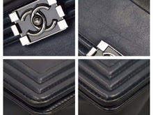 Load image into Gallery viewer, CHANEL シャネル ボーイシャネル ショルダーバッグ ネイビー ブラック バイカラー シルバー金具 21番台 2WAY レディース 良好 39837