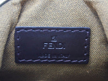 画像をギャラリービューアに読み込む, FENDI フェンディ コインケース ズッカ 柄 財布 小銭入れ がま口 ロゴ ブラウン シルバー 金具 ユニセックス 中古 39981