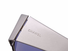 Load image into Gallery viewer, CHANEL シャネル サングラス アイウェア ヴィンテージ ロゴ シルバー ブラック ブルーレンズ 小物 08846 45002 中古 41757