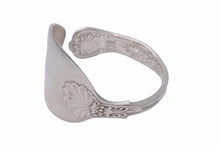 Load image into Gallery viewer, 創業初期 激レア TIFFANY&amp;Co. ティファニー ヴィンテージ 特大スプーンバングル シルバー925 97.0g ユニセックス 中古 N40259