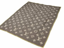 Load image into Gallery viewer, Louis Vuitton ルイヴィトン ブランケット ラグ 毛布 LVロゴ モノグラム アンゴラ混ウール M92067 ブラウン 40705
