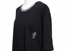 画像をギャラリービューアに読み込む, CHROME HEARTS クロムハーツ 20SS セメタリ―クロス ネックロゴ Tシャツ ブラック トップス サイズXL 良好 40981