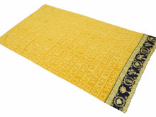 Load image into Gallery viewer, 美品 VERSACE ヴェルサーチ BAROQUE バロック バスタオル ZTO101601-ZCOSP052 ブランケット イエロー 41139