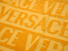 Load image into Gallery viewer, 美品 VERSACE ヴェルサーチ BAROQUE バロック バスタオル ZTO101601-ZCOSP052 ブランケット イエロー 41139