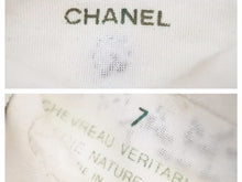 Load image into Gallery viewer, CHANEL シャネル 手袋 グローブ アームカバー COCO ロゴ刺繍 レザー ホワイト ブラック サイズ7 中古 41218
